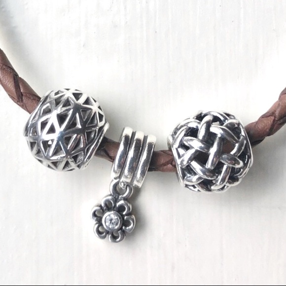 Pandora jumbo geometric accent bead - Picture 5 of 5